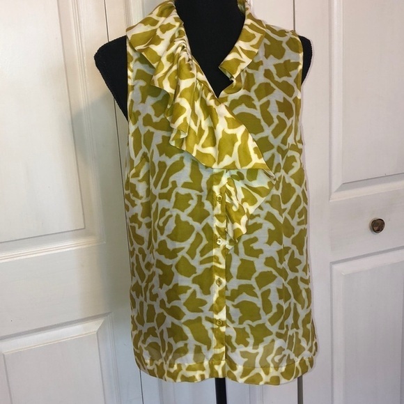 LOFT printed ruffle blouse. Size S - Picture 2 of 6